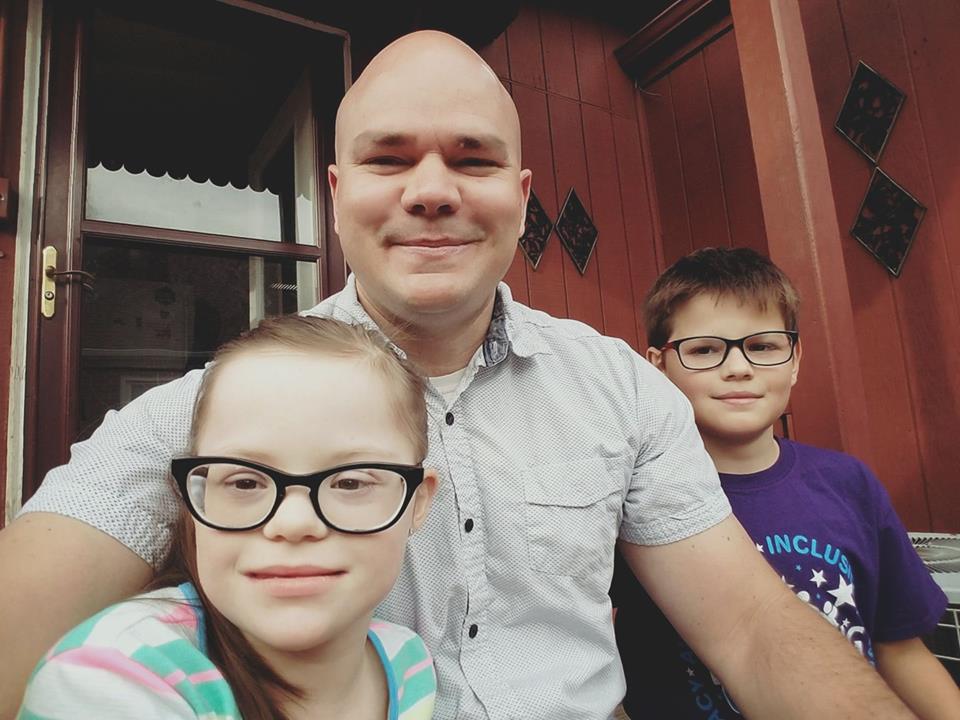 Elizabeth with her Dad and brother